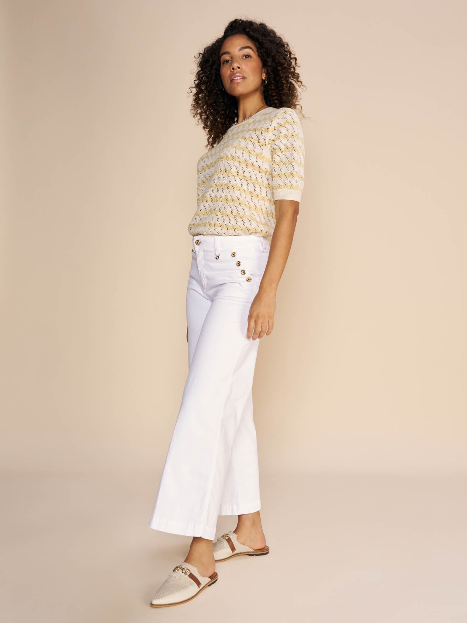 Modelshot / White / Detail